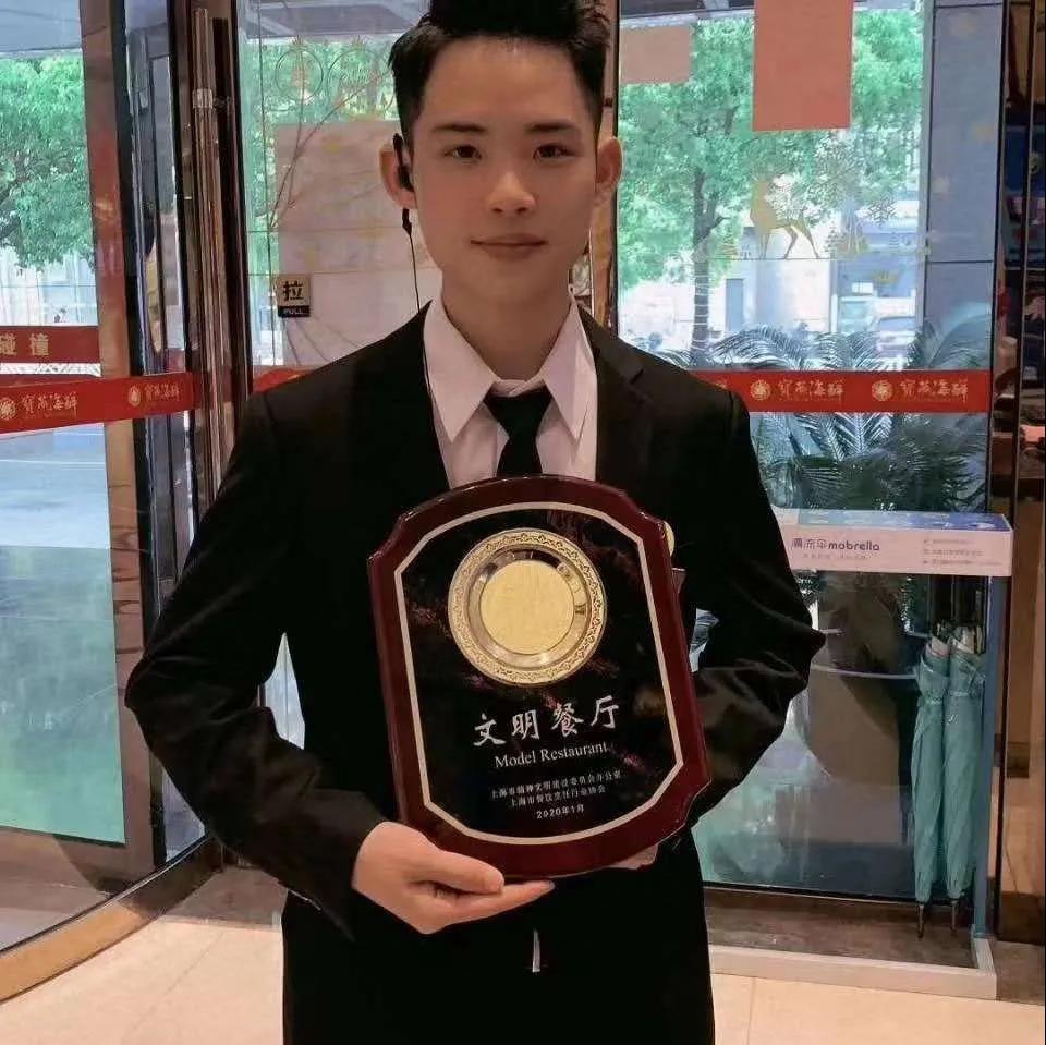 奮斗情懷與就業(yè)脫貧同向同行——在上海打拼的農(nóng)村小伙吳岳菁