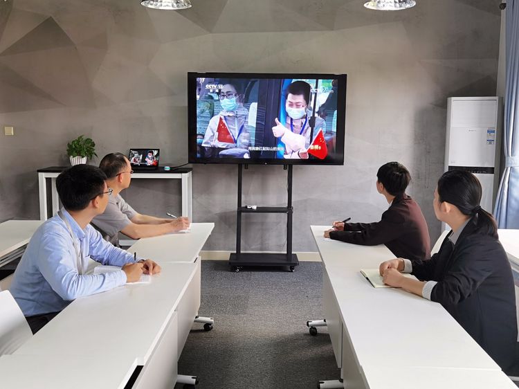 新視線人力黨支部組織黨員學習收看《榜樣5》專題節目暨研討交流